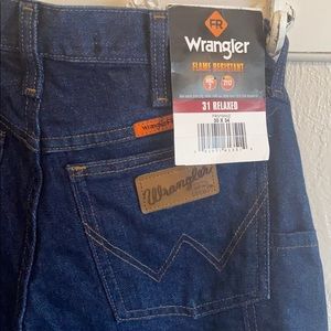 NWT FR Wrangler Men’s Jeans 30x34 Relaxed Fit